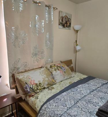 Lower Vailsburg House | Joy queen room 6A