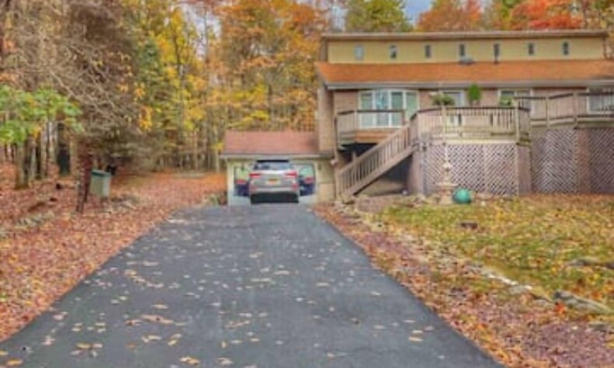Albrightsville House | Joyful Townhouse with 3 bedrooms and 2 playrooms