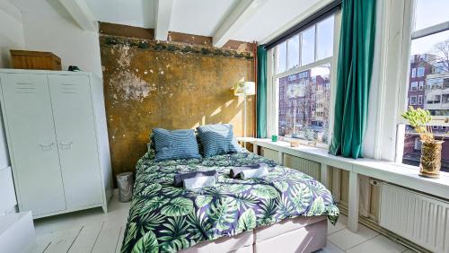 Amsterdam City Centre House | JoyJoyJoy the Green Palm ecolicious studio in a in historic Canalhouse from 1729 with view on the canals