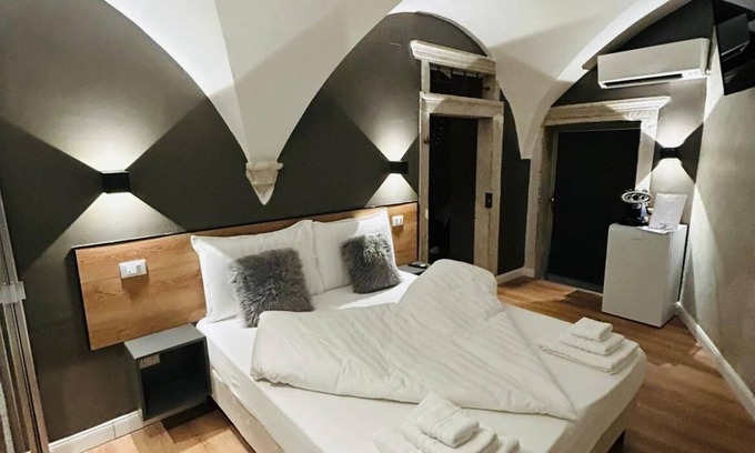 Martignano House | Jr Suite with private bath and sauna