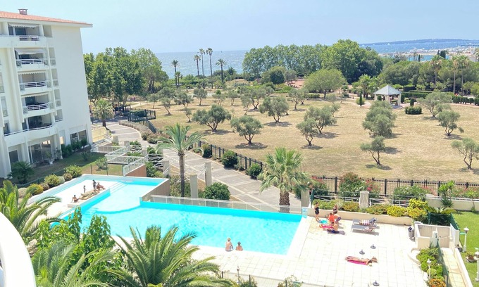 Antibes Apartment | Juan les Pins, vue Feerique, Piscine, Parking, Ascenseur