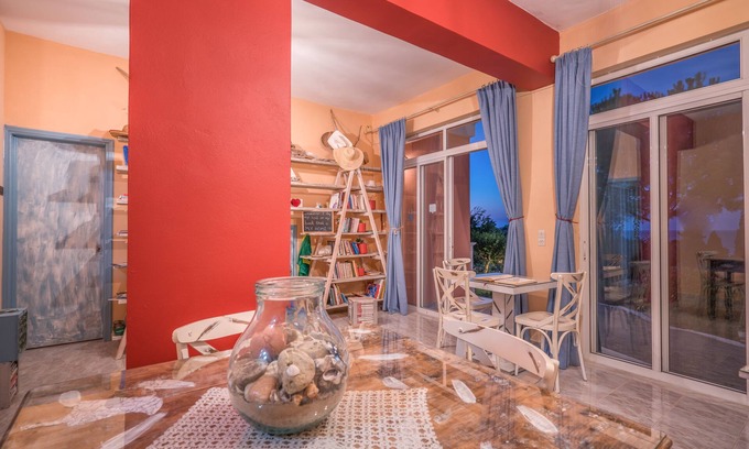 Amoudi Hotel | Julia Studios
