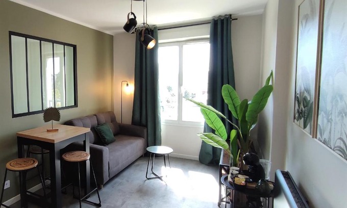 Saint-Priest Apartment | Jungly Appart - Clim Moderne Cocooning Calme Nature