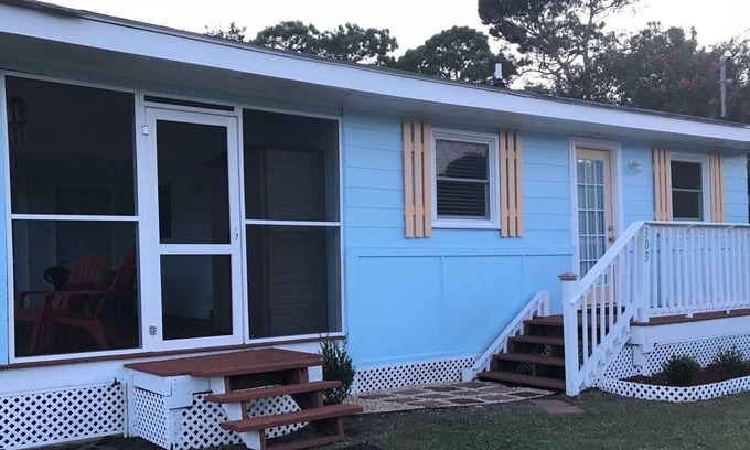 Wilmington Beach House | "JUNIOR'S PLACE" Peaceful & Private, 2 blocks to beach - LOW PET FEE