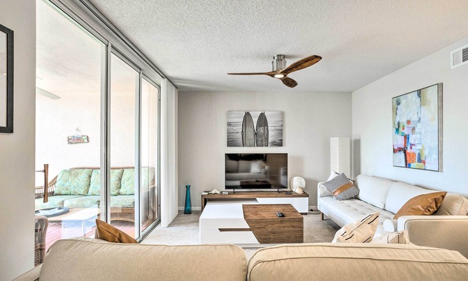 Jupiter Condo | Jupiter Bay Condo w/Pool < Half Mile to Beach!