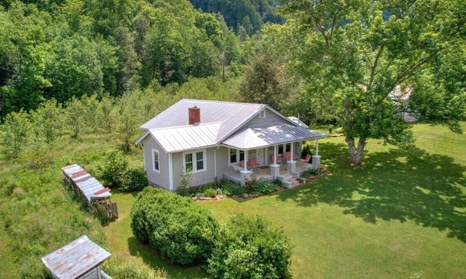 Roan Mountain House | Just a few mins from the State Park, offering an abundance of trails and outdoor activities.