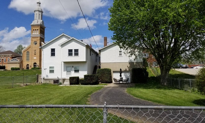 Lawrenceburg House | Just a little basement efficiency in the Heart of Downtown Lawrenceburg.