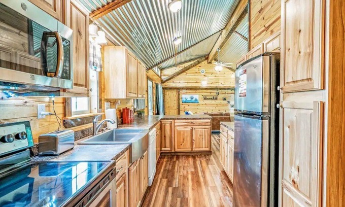 Quitman Cabin | Just a short walk away from a beautiful lake w/room for up to six guests!