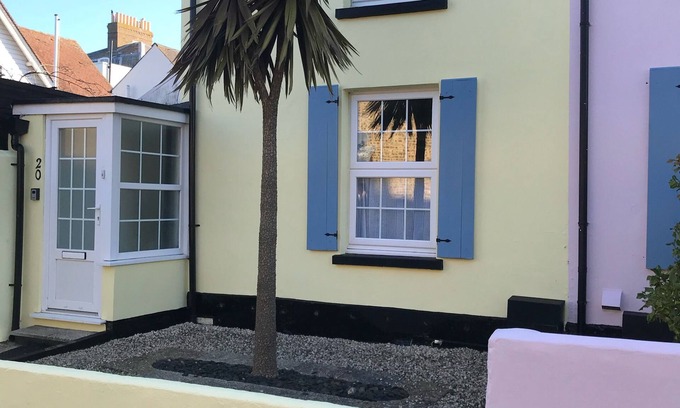 Deal Cottage | Just a stone’s throw from the beach