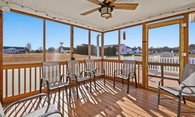 Captain's Cove House | Just One Oar - Pet friendly, Fenced yard!
