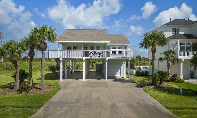 Galveston House | "Just Right" in Pirates Beach West - Family Friendly! Updated! Pet Friendly!