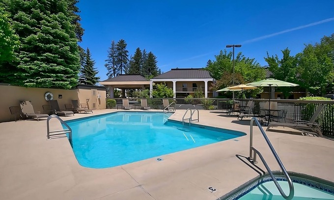Orchard District Hotel | Just What You Were Looking For! Close to Cascade Village Shopping Center!