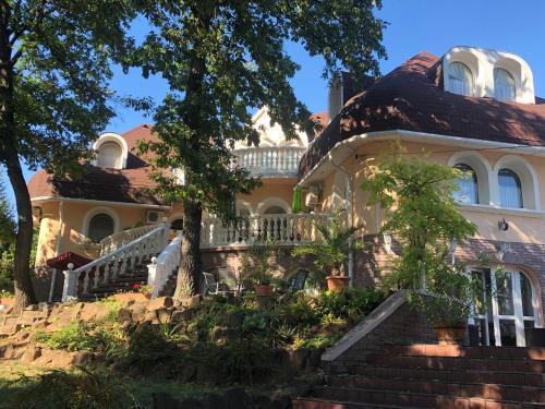 Balatonalmadi Bed & Breakfast | Káptalan vendégház
