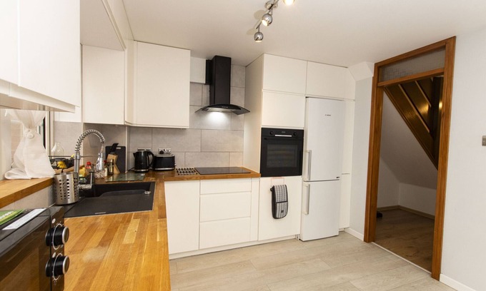 Bowthorpe House | K Suites - Stunning 2 bed House w/free parking