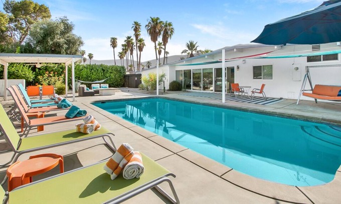 Sunmor House | K0614-The Happy House: Fun Mid-Century Home with Pool and Spa in Central Palm Sp
