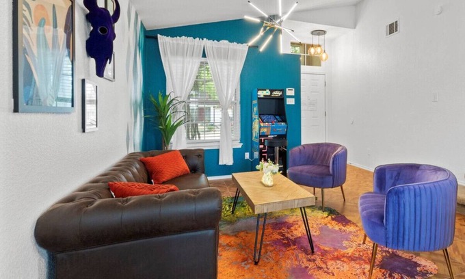 Round Rock House | Kalahari, Cowboy Pool, Arcade, King Beds, Grill , Large Patio, Firepit