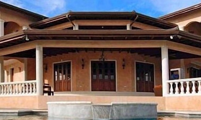 Plymouth Villa | Kapinjala With Jacuzzi, Infinity Pool And Panoramic Rain Forest and Sea Views