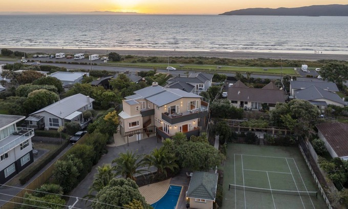 Paraparaumu Cottage | Kapiti Getaway - Paraparaumu Beach Rental