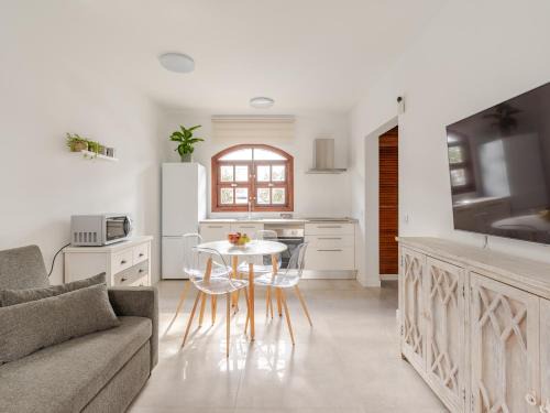 Playa Honda Apartment | Karibu by Kamili Lanzarote