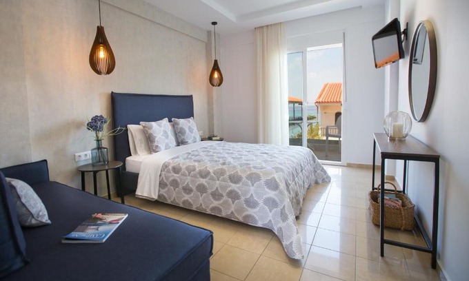 Polichrono Apartment | Kassandra Studios