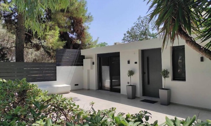 Vouliagmeni Apartment | Kavouri Seaside Luxury Bungalow