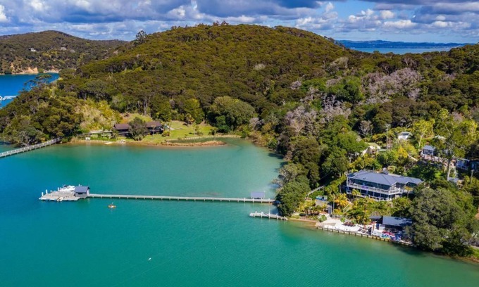 Kawau Island Resort | Kawau Lodge - Kotuku Master Suite plus 6 bedrooms