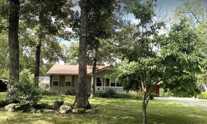 Georgetown House | Kayak on the River! Relaxed Rec-friendly King Bed Home