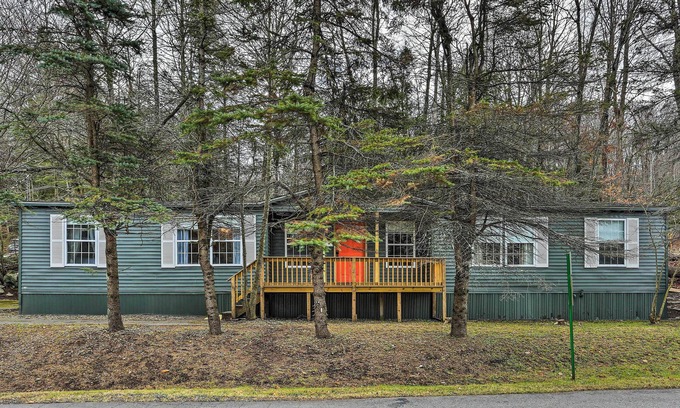 Greentown House | Kayaks, Electric Bicycles: Greentown Hideaway!