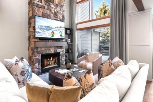 Deer Valley House | KBM Resorts Upgraded Easy walk to Main St Close to Deer Valley hot tub gas fireplace BCC-1101