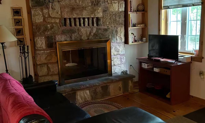 Fishertown Cottage | KD CottagesnCharming stone cottage on Dunnings Creek in Bedford County