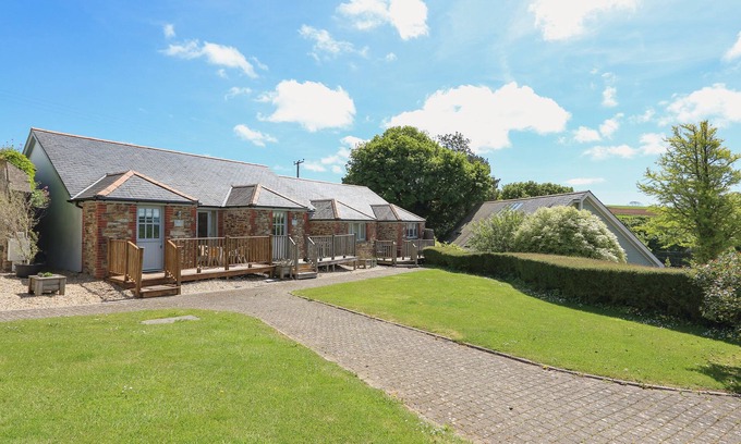 Bugford Cottage | KEEPERS LODGE, HILLFIELD VILLAGE, family friendly in Dartmouth