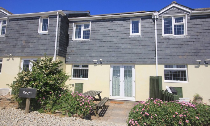 Harlyn Cottage | Kegyn - Harlyn Bay Cornwall, sleeps 5 guests & accepts pets