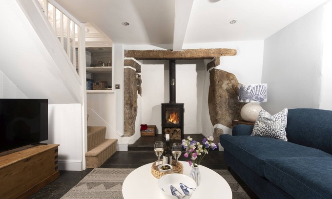 Mousehole Cottage | Keigwin Cottage - a cottage that sleeps 4 guests in 2 bedrooms