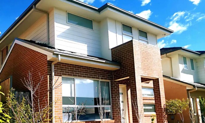 Kellyville House | Kellyville Adorable 5Br - Closed to Shops & Parks