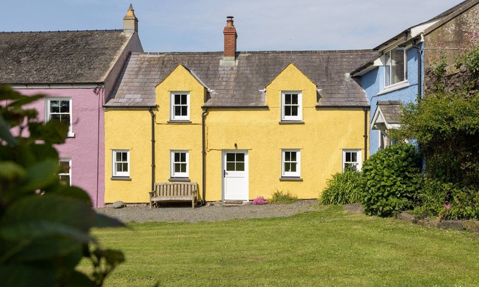 St Brides House | Kelwon Cottage - Two Bedroom House, Sleeps 4