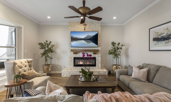 Kemah House | Kemah's Bayfront Getaway with Pool
