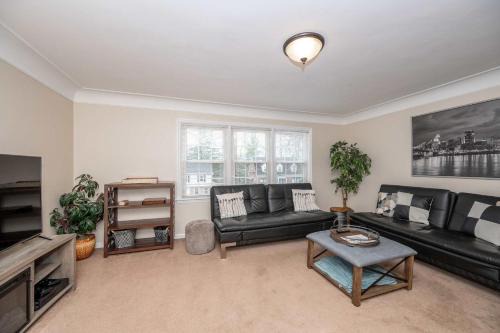 Roselawn Finance House | Kenwood Keys 2 - Stay for 6