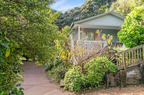 Onetangi House | Kererū Cabin