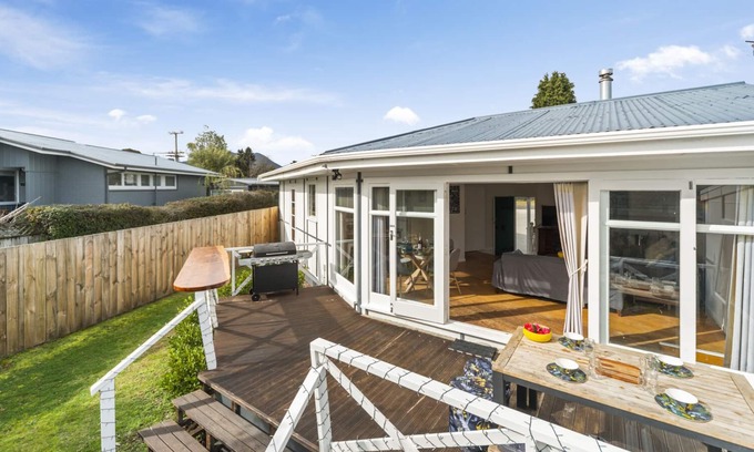 Richmond Heights House | Kererū Lodge – Two Mile Bay Holiday Home