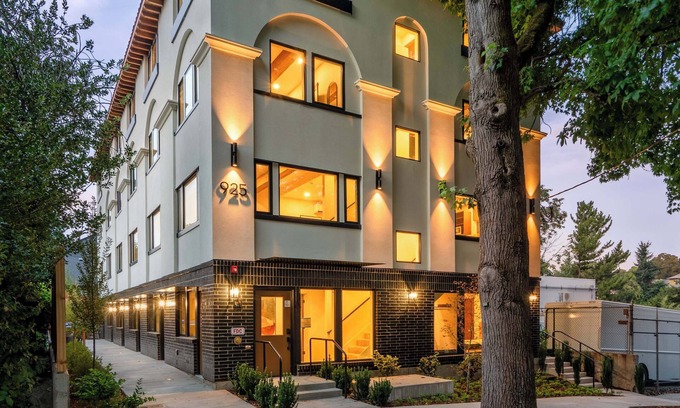 Kerns Apartment | Kerns Studio - Near Coffee, Dining & Transit