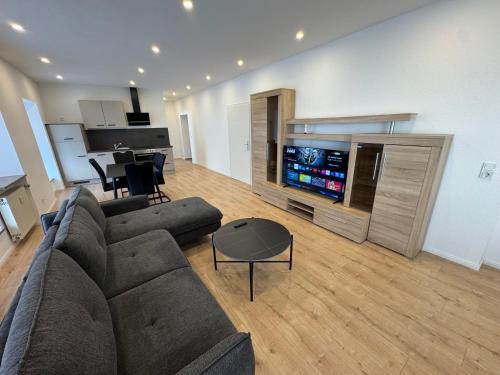 Schwalbach Apartment | Kernsanierte Monteurwohnung für 5 Personen