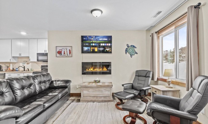 Houghton Cabin | Keweenaw Cabin #1 Hot Tub, Trail Access, Minutes to MTU & Dining