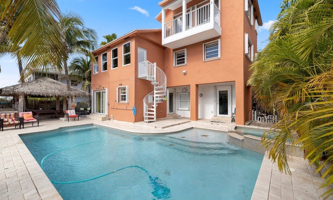 Ocean Isle Estates House | Key Largo 5/5, Pool, Jacuzzi, Outdoor Kitchen, Tiki Hut, 70 ft wide dock, Ocean