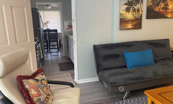 Lake Worth Corridor House | Key West House ! Patio Grill Firepit Fenced Backyard Driveway Biz Ready Lg Group