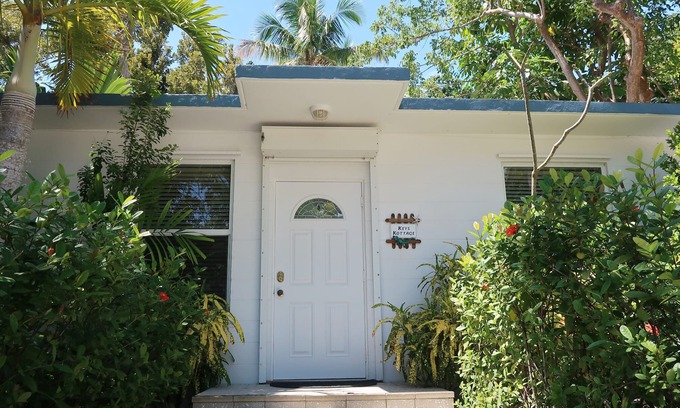 Islamorada Villa | Keys Kottage: Bayside villa W/free onsite boat ramp marina & trailer parking.