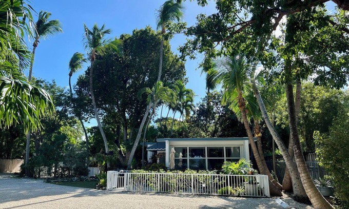 Islamorada House | Keys Villa - Secluded tropical paradise located on the water!