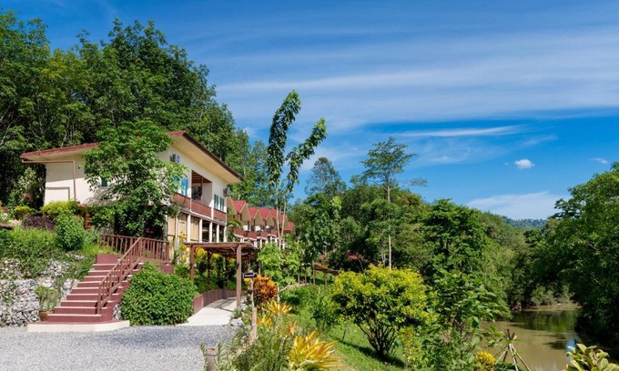 Phanom Resort | Khao Sok River Home Resort
