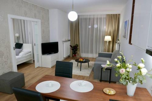 Wilanow Apartment | Kieślowskiego Apartment vis-a-vis Town Hall