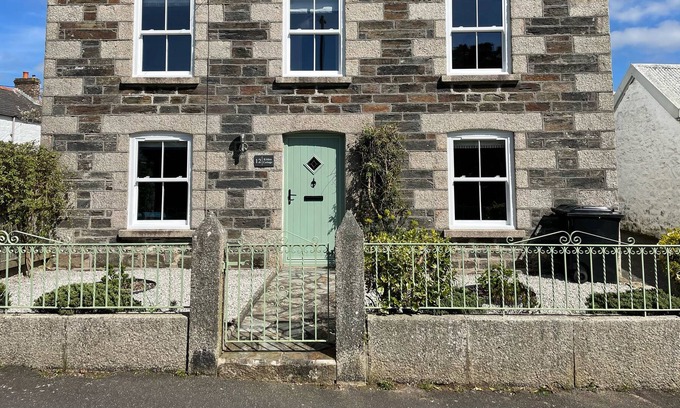 Helston Cottage | KILDEN COTTAGE, pet friendly, character holiday cottage in Helston
