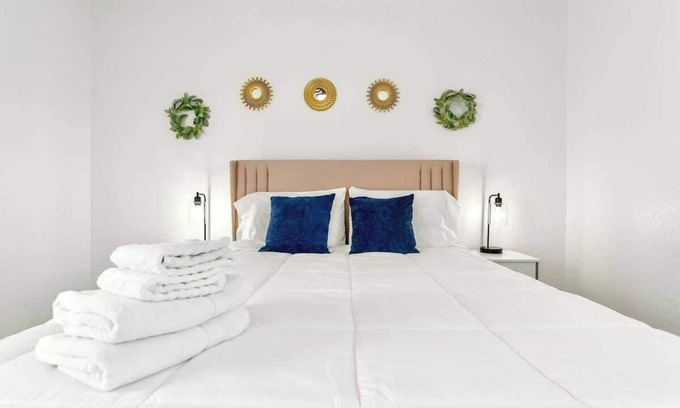 Killeen House | Killeen Townhome+4PPL+6Mi to Fort Hood. Pets Ok Free Parking+Wi-Fi. Book Today!